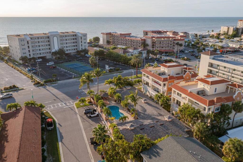 Walk To The Beach And Restaurants! - Coconut Villa'S Suite 2 St. Pete Beach Eksteriør bilde
