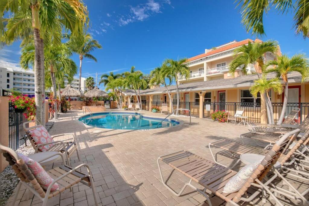 Walk To The Beach And Restaurants! - Coconut Villa'S Suite 2 St. Pete Beach Eksteriør bilde