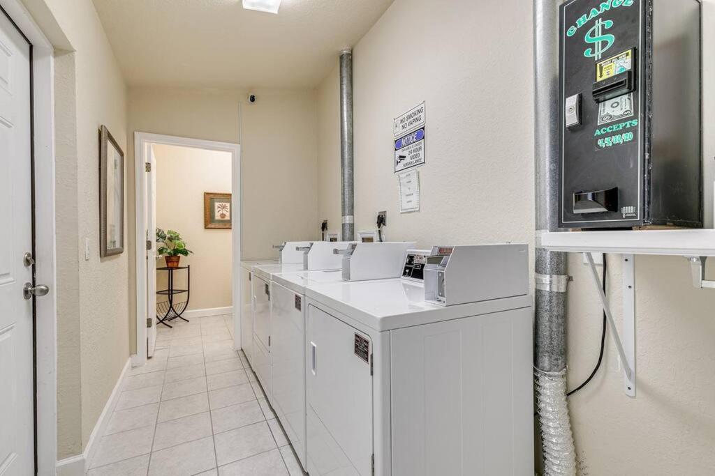 Walk To The Beach And Restaurants! - Coconut Villa'S Suite 2 St. Pete Beach Eksteriør bilde
