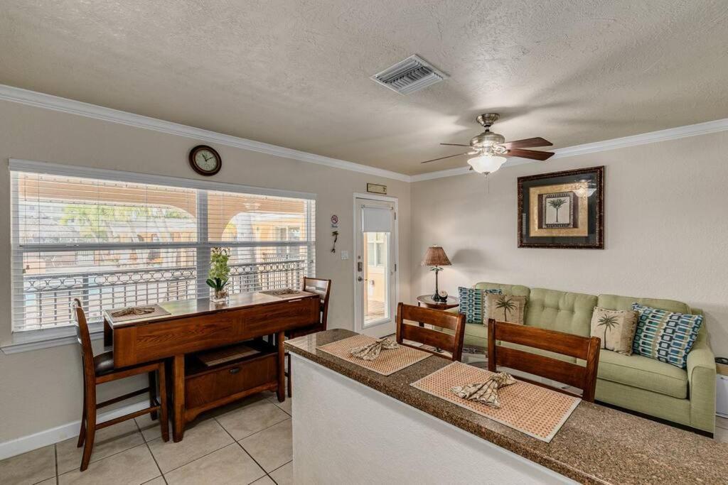 Walk To The Beach And Restaurants! - Coconut Villa'S Suite 2 St. Pete Beach Eksteriør bilde